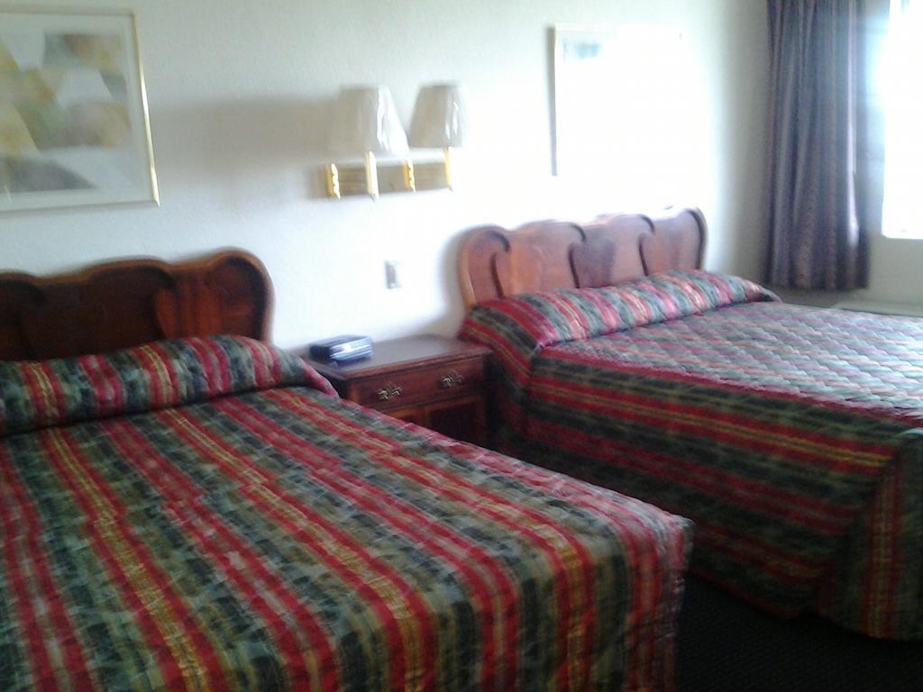 Budget Inn ทูลาเร ห้อง รูปภาพ
